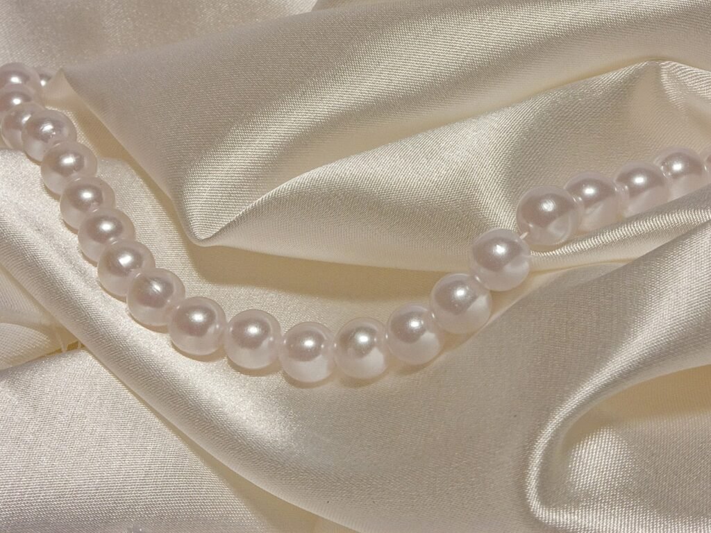 Storing pearl jewellery in cloth